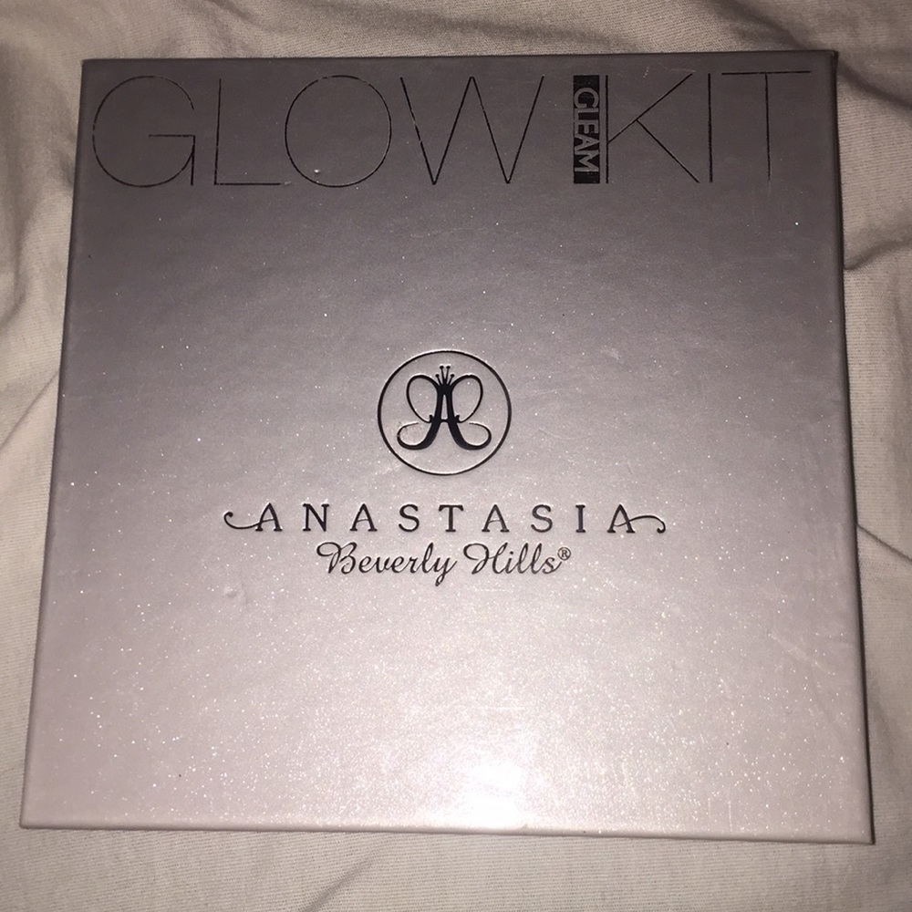Anastasia Gleam glow kit